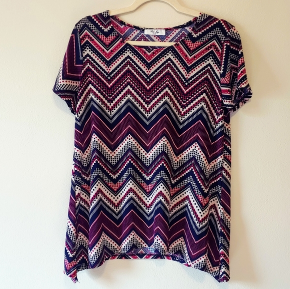 Rue Juju Tops - Rue Juju purple chevron scoop neck lightweight